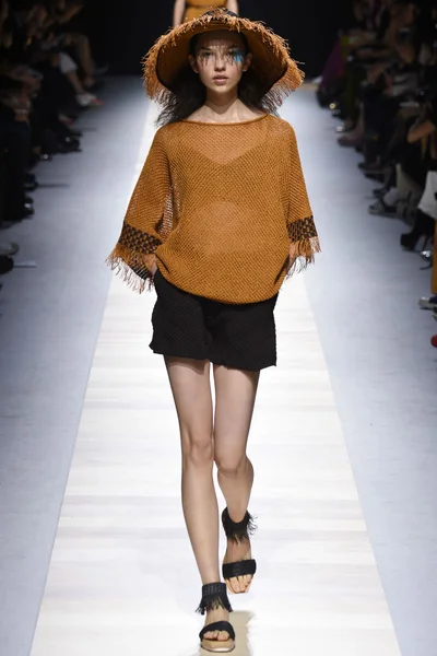 Look 25
